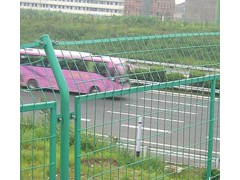 安平縣絲網(wǎng)之鄉(xiāng)公路隔離柵廠家-- 安平縣許捷絲網(wǎng)廠銷售部