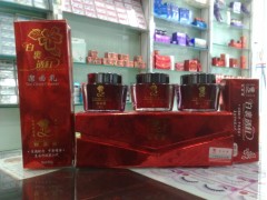 香港靚嘉麗三合一美顏霜，白里透紅套裝-- 廣西南寧市護(hù)膚精品化妝品公司銷售部