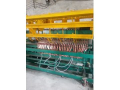 護欄網焊網機-- 河北省安平縣誠科絲網設備有限公司
