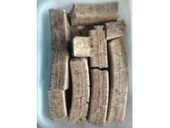豫宛三利公司供應(yīng)河南浙江江蘇北京湖北等地優(yōu)質(zhì)便宜熱值高生物質(zhì)能源花生殼壓塊生物質(zhì)燃料熱值高-- 河南合力合同能源管理有限公司