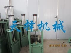 插板閥試機-- 孝義天擇機械設(shè)備有限公司