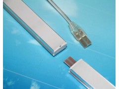 廠價直銷5050低壓高亮硬燈條LED防水對插燈條-- 深圳市奇銘達(dá)光電有限公司